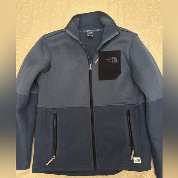 The North Face fleece jacket - Picture 2 of 3